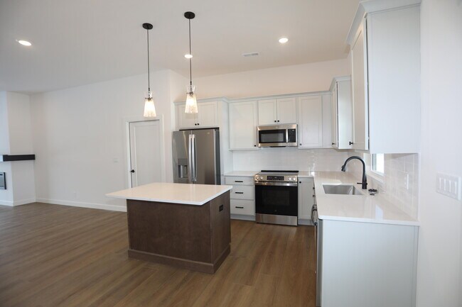 Building Photo - 4400 Kingston Heath Dr