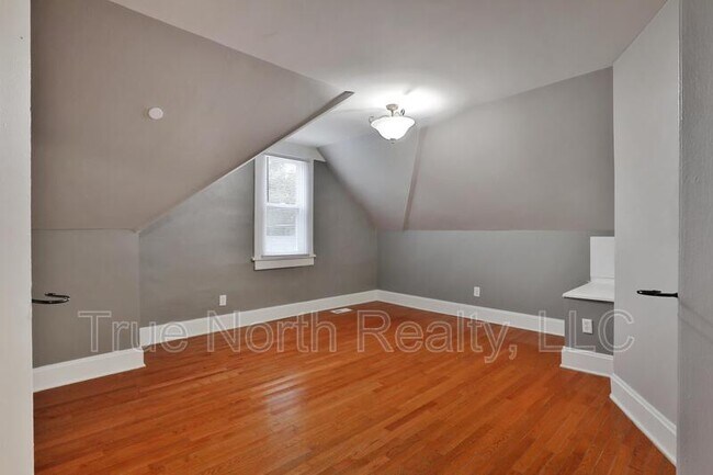 Building Photo - 628 E Whittier St