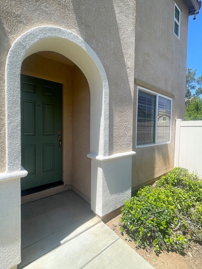 Building Photo - Beautiful 3 bed 2.5 bath in Beaumont, Ca.