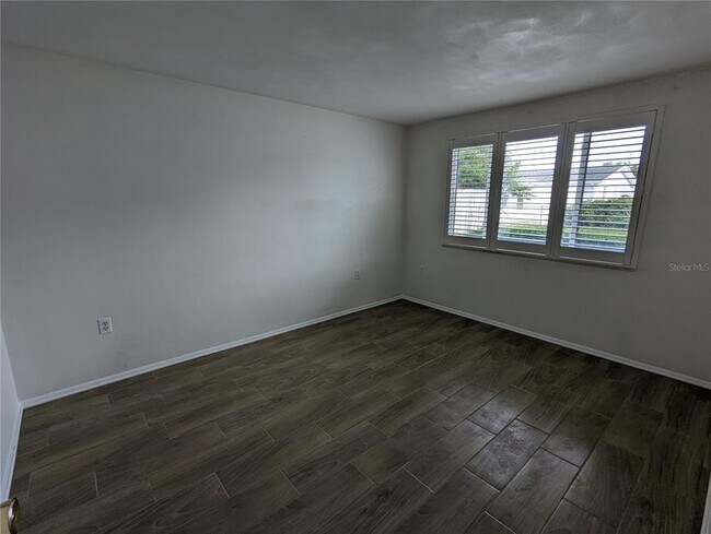 Building Photo - 4233 Hillsdale Dr