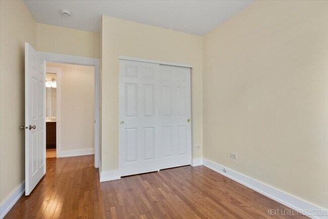 Building Photo - 910 Genesee Dr