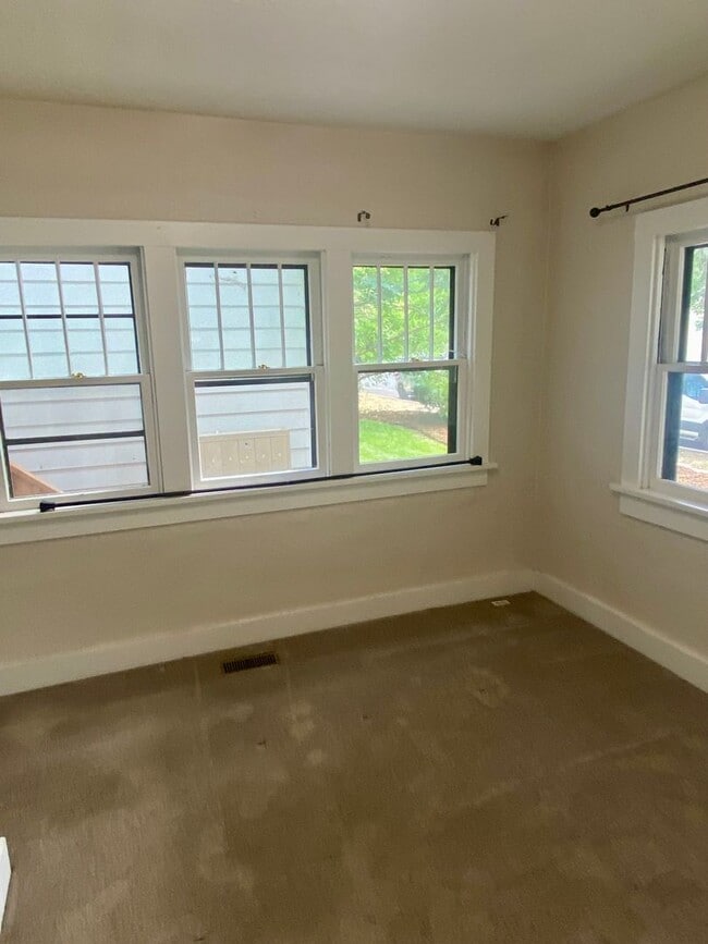 Building Photo - Available for 2026-2027 Fall Pre-Leasing! ...