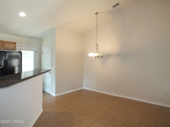 Building Photo - 255 Colony Dr