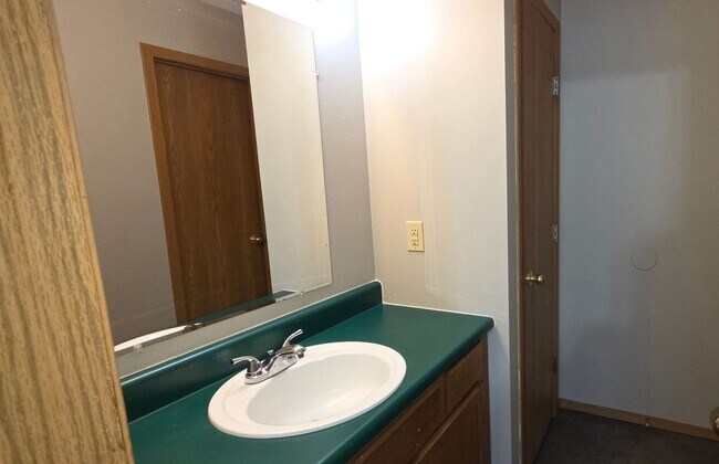 Building Photo - 3 Bedroom 2 Bath in Strafford on a corner lot for $1395!