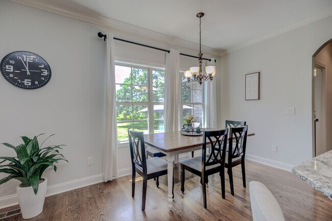 Building Photo - Fully Furnished, Short Term Rental, 1 Mont...