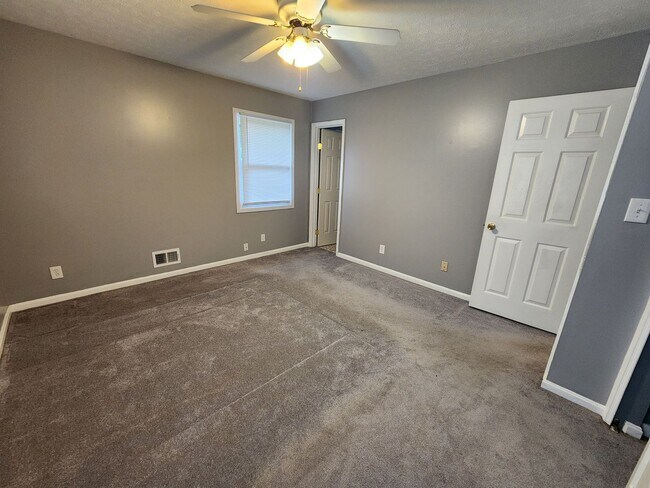 Building Photo - 3 Bedroom, 2 Bathroom Home