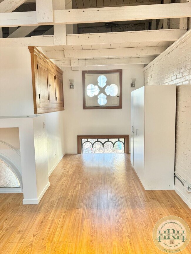 Building Photo - Huge Spacious 1BR|1BA loft in Lower Haight