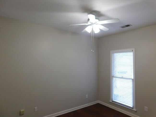 Building Photo - Your Dream Rental Awaits in Gated Greyston...