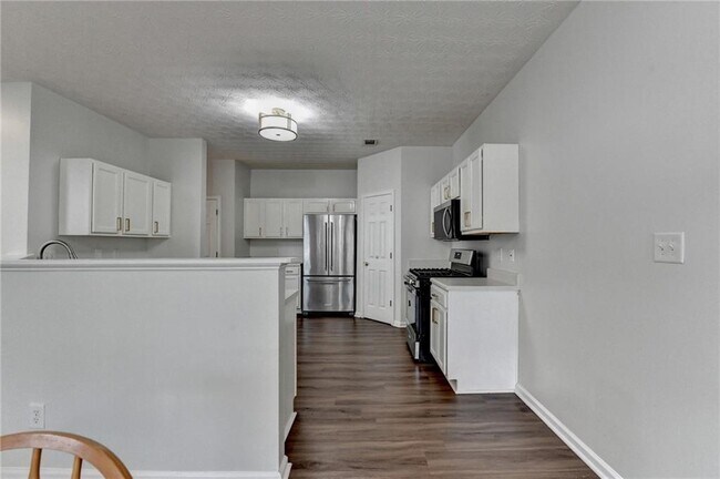 Building Photo - 6670 Island Pointe Dr