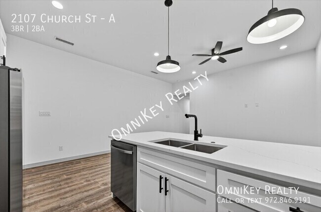 Building Photo - 2107 Church St