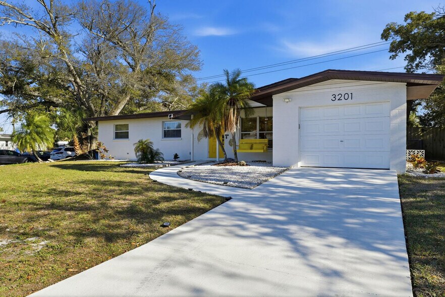 Building Photo - 3201 Southern Pkwy W