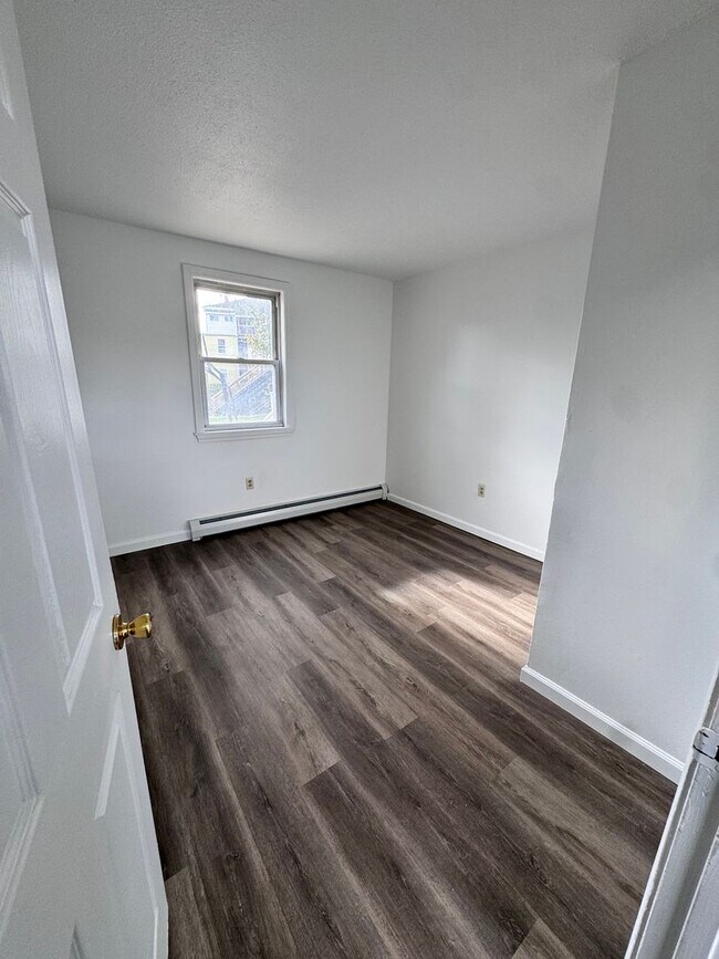 Building Photo - 17 Basset street