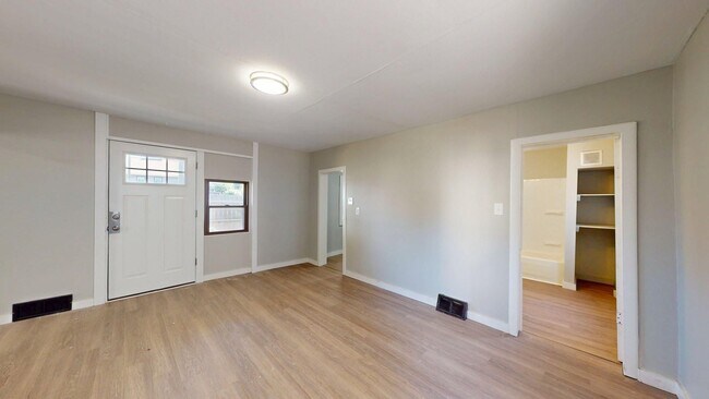 Building Photo - Cudell/West Blvd neighborhood; 4 bedroom/1 bath single family house for rent!