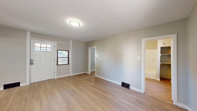 Building Photo - Cudell/West Blvd neighborhood; 4 bedroom/1...