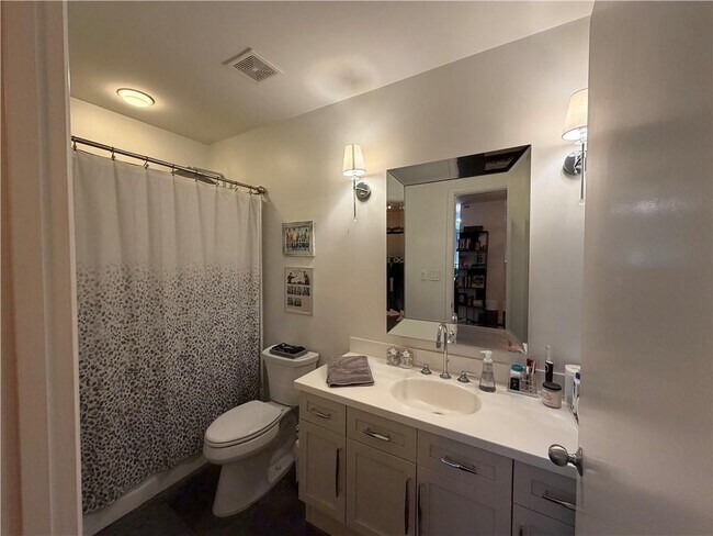 Building Photo - 845 Spring St NW