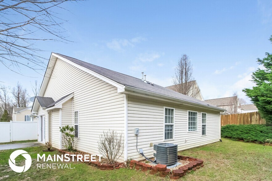 Building Photo - 556 Lakeside Valley Dr