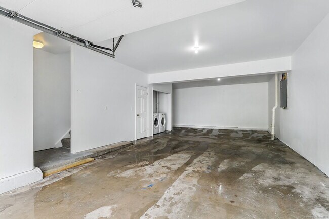 Building Photo - 62 Chestnut St