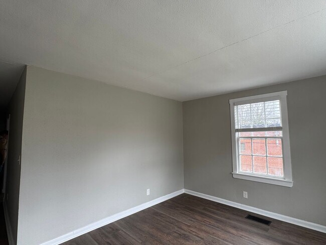 Building Photo - 3017 McQueen St