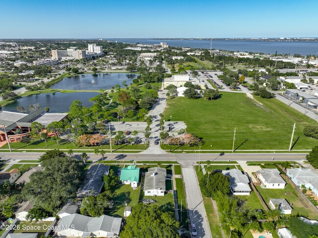 Building Photo - 541 E Fee Ave