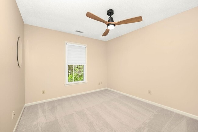 Building Photo - 201 St Regis Ln