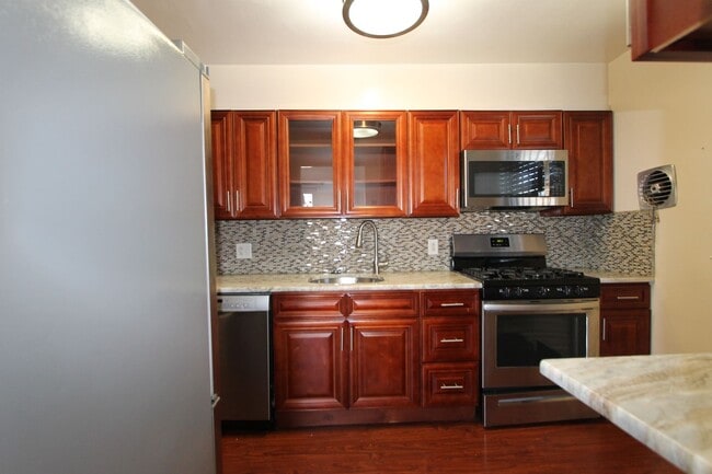 Building Photo - 6460 Ardleigh St