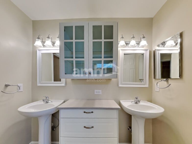 Building Photo - 136 Heywatchis Dr