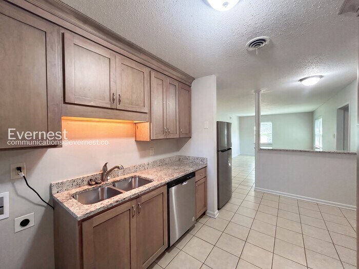 Building Photo - 1416 Moss Point Dr