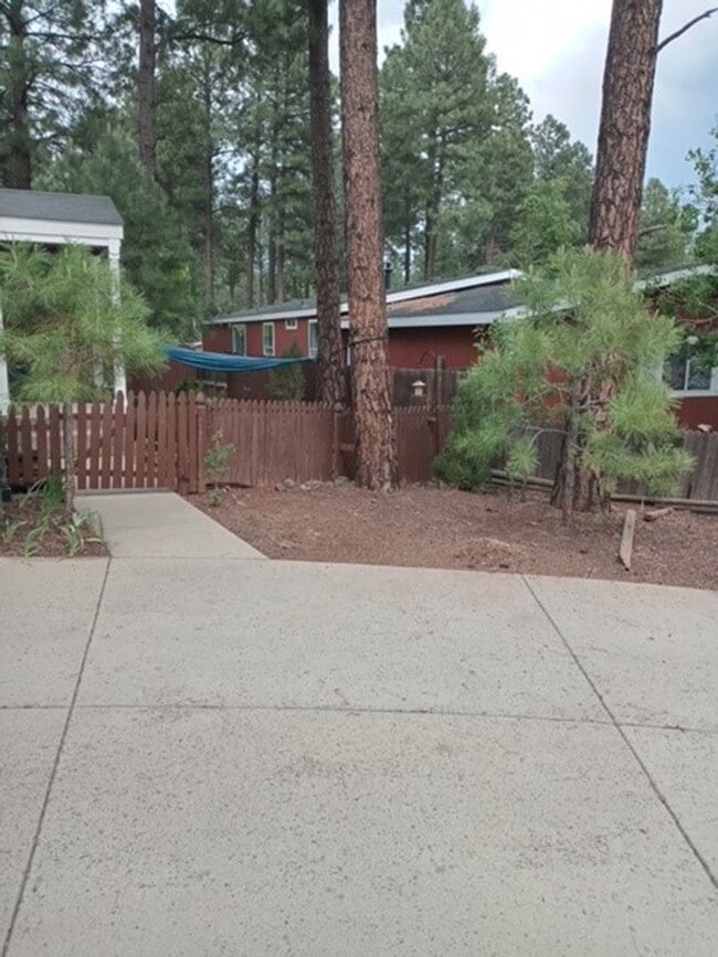 Building Photo - Fully Furnished 3-Bedroom Home with Spacio...