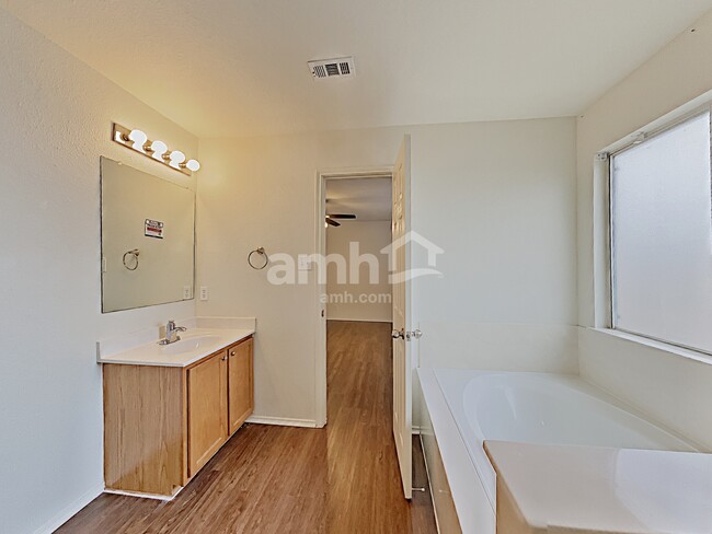 Building Photo - 9715 Woodland Pines