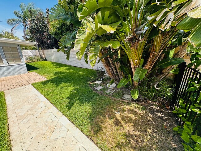 Building Photo - 385 S Tessier Dr