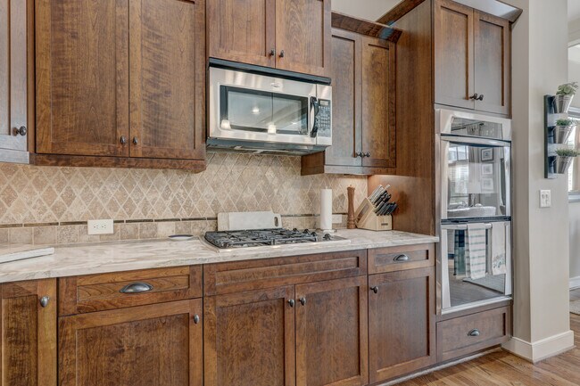 Building Photo - 2114 W Village Xing