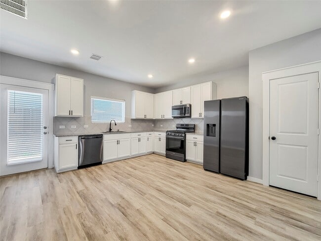 Building Photo - 16807 Lisbon Ln