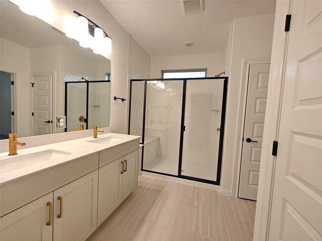 Building Photo - 2725 Woodall Dr