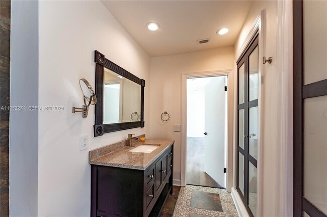 Building Photo - 636 Hibiscus Dr