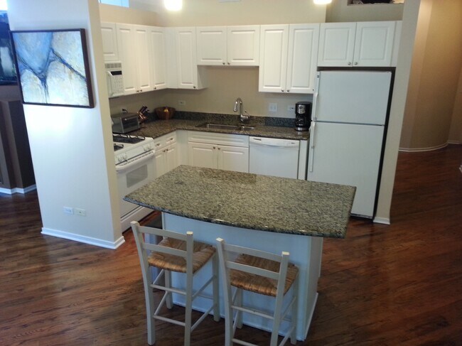 Building Photo - 2012 W St Paul Ave