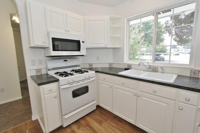 Building Photo - 608 Smith Ct
