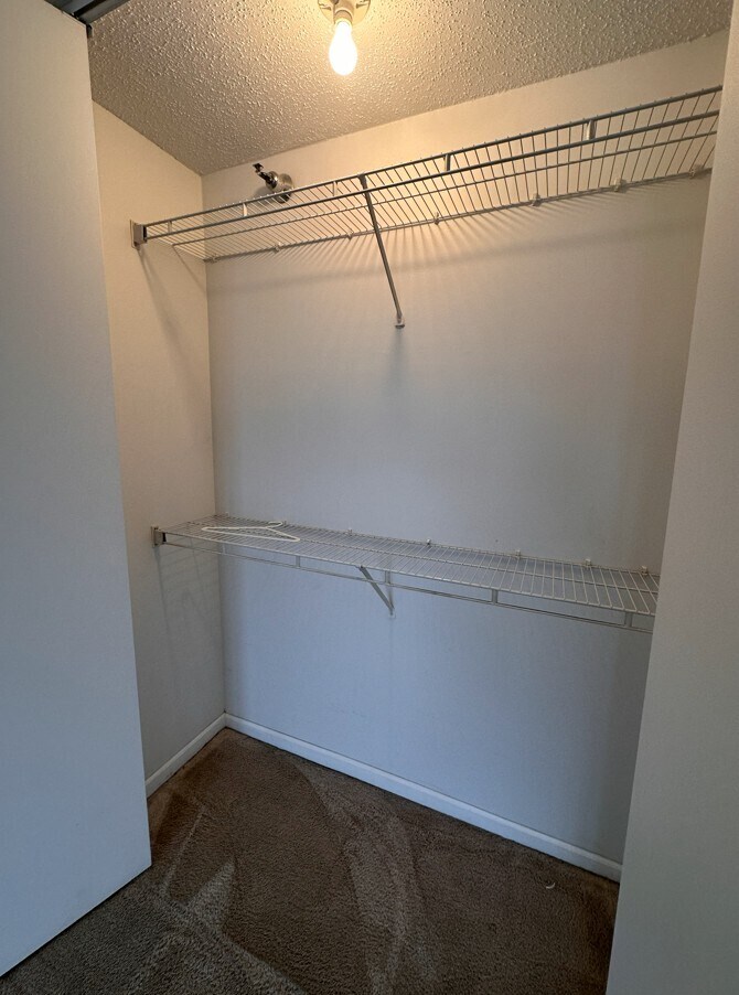 Building Photo - 1212 N La Salle Dr