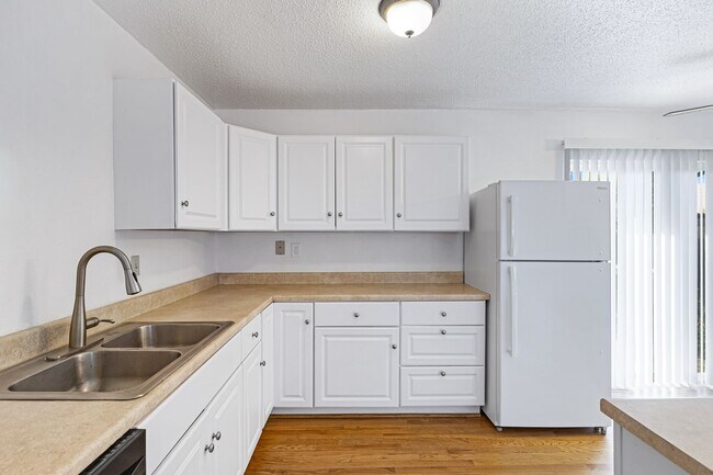 Building Photo - 2436 Launcelot Ct