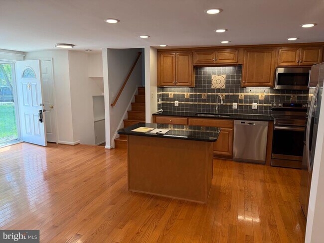 Building Photo - 7606 Fallswood Way