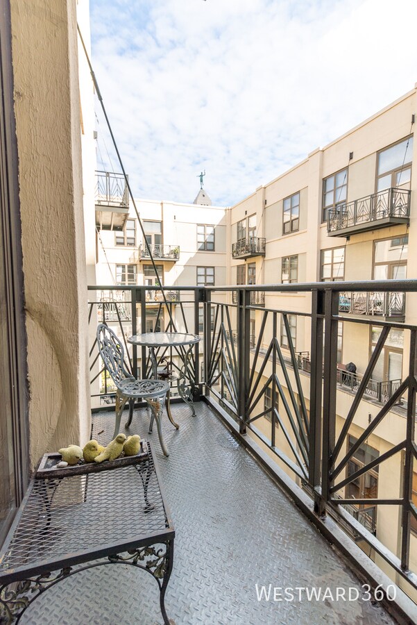 Building Photo - 758 N Larrabee-726