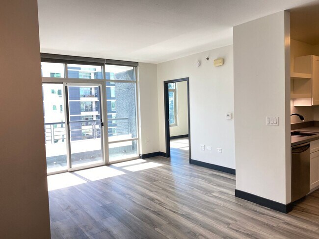 Building Photo - 14th Floor Downtown San Diego Apartment