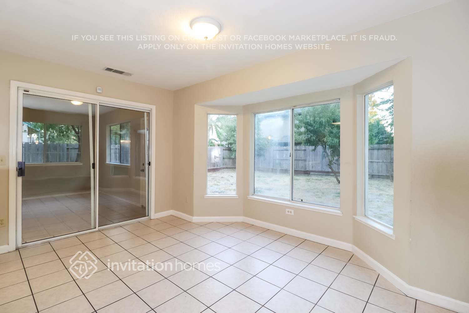 Building Photo - 710 E Jonquil Dr