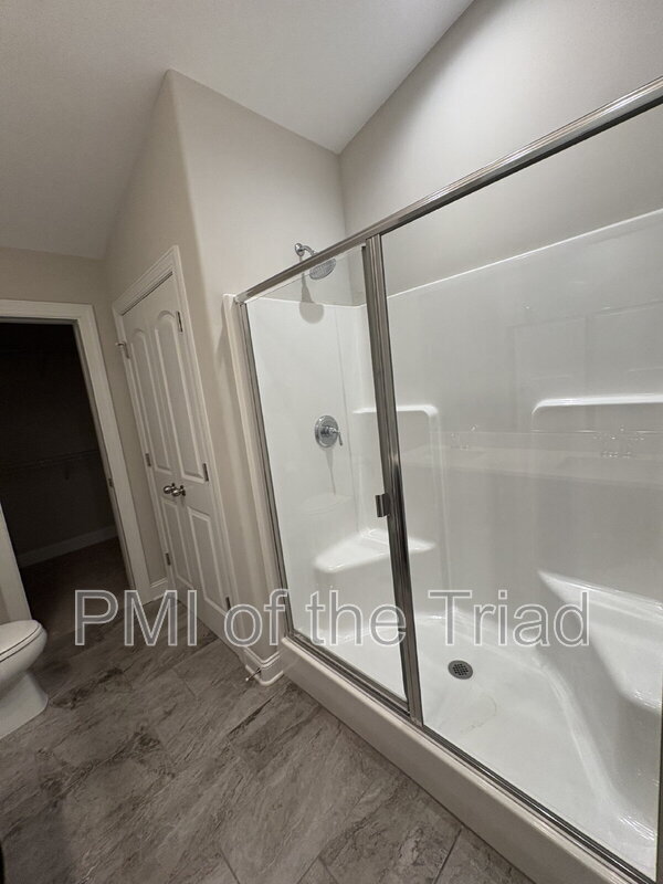 Building Photo - 1103 Chariot Square