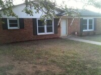 Building Photo - Half off first full months rent !Large West Lubbock Home