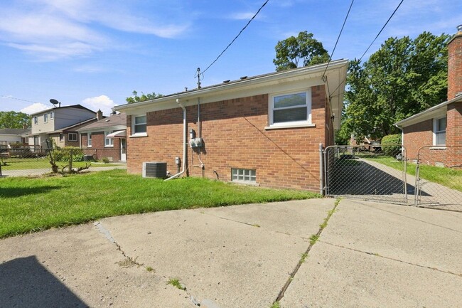 Building Photo - 11386 Hemingway St