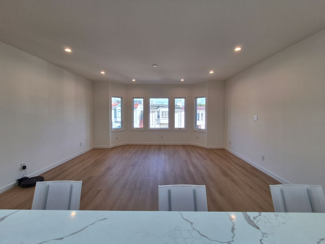 Building Photo - 723 38th Ave