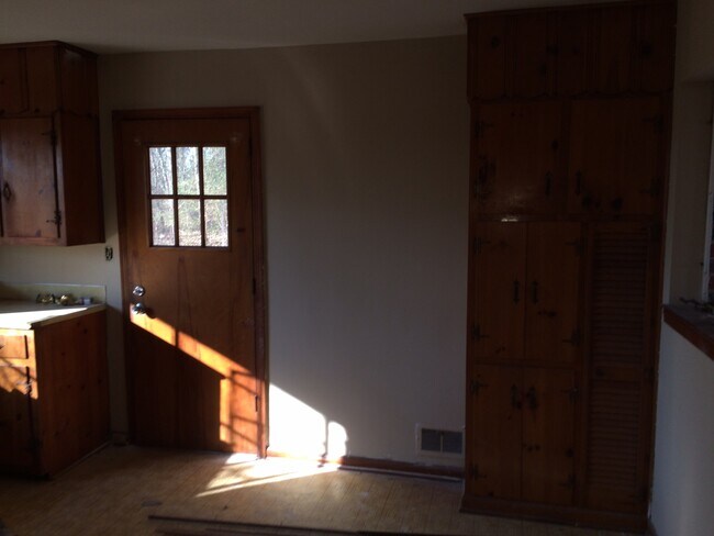 Building Photo - 2716 Wood Dr NE