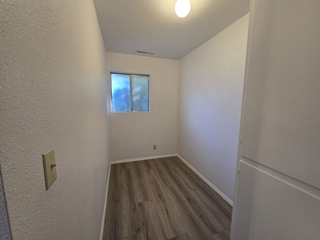 Building Photo - 873 NE Alameda Ave