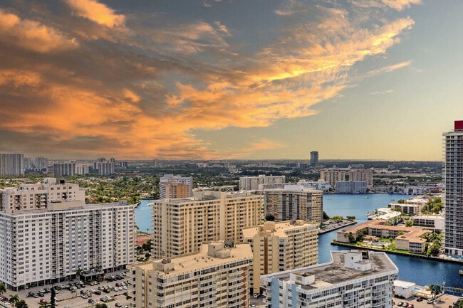 Building Photo - 4111 S Ocean Dr