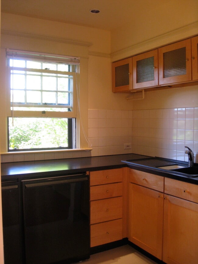 Building Photo - 1332 SE 44th Ave